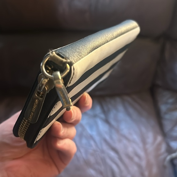 Michael Kors Black & White Striped Patterned Long Zippy Wallet - Picture 8 of 9